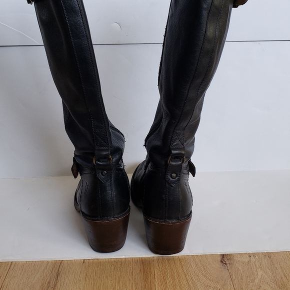 Frye heeled boots size 8.5 with buckles on top and bottom - Picture 4 of 16